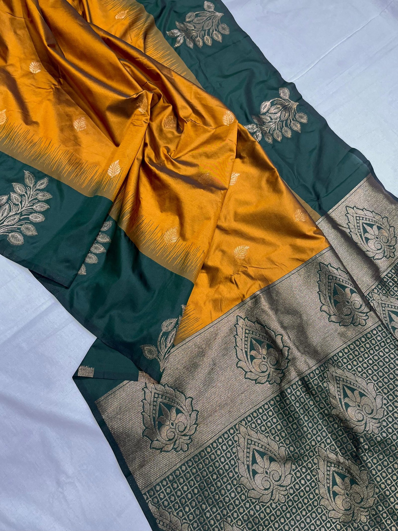 Soft Silk Saree with tiny motifs