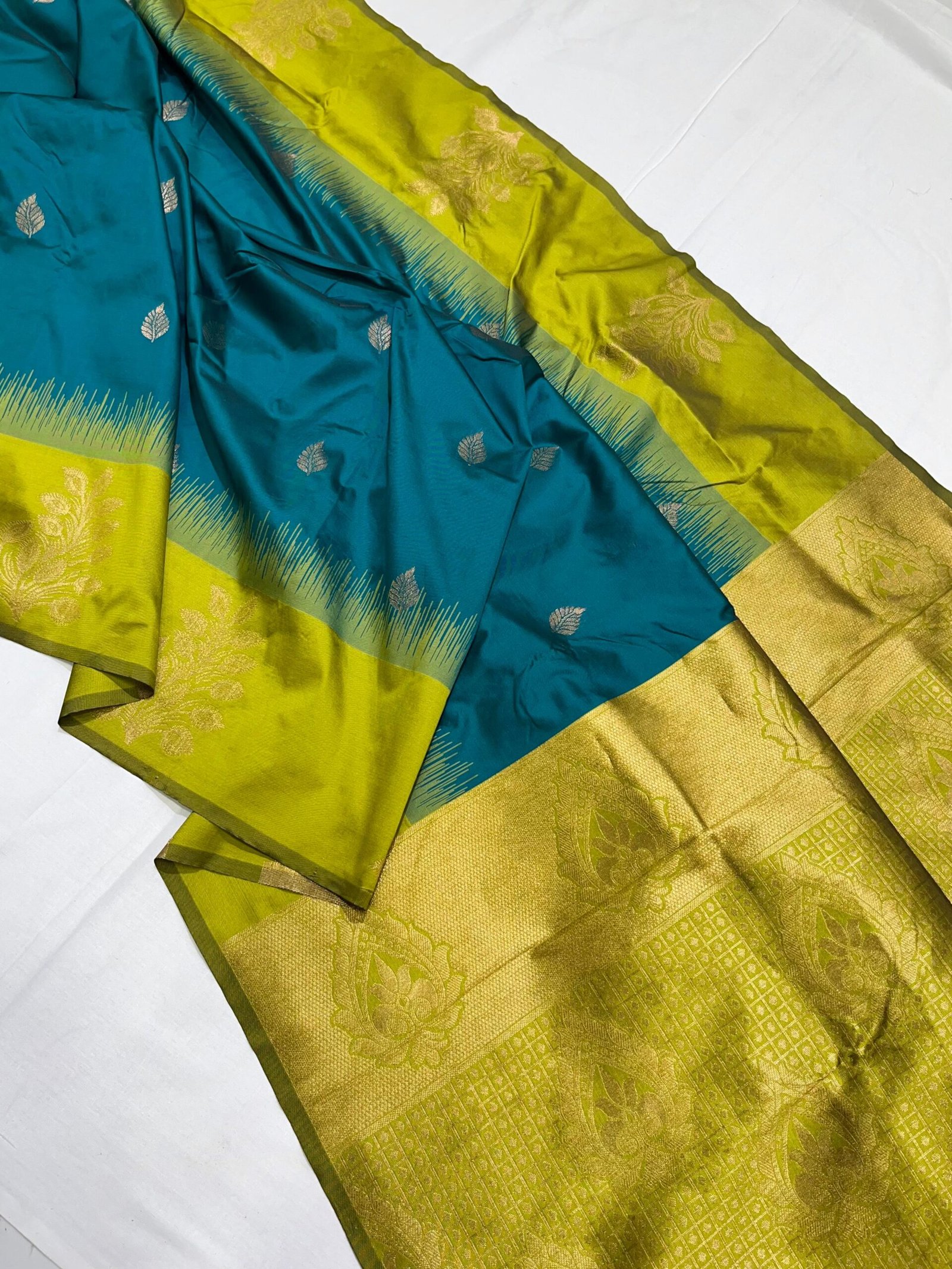 Soft Silk Saree with tiny motifs