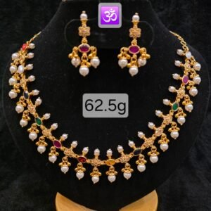 Necklace Set With Pearls And Gemstones