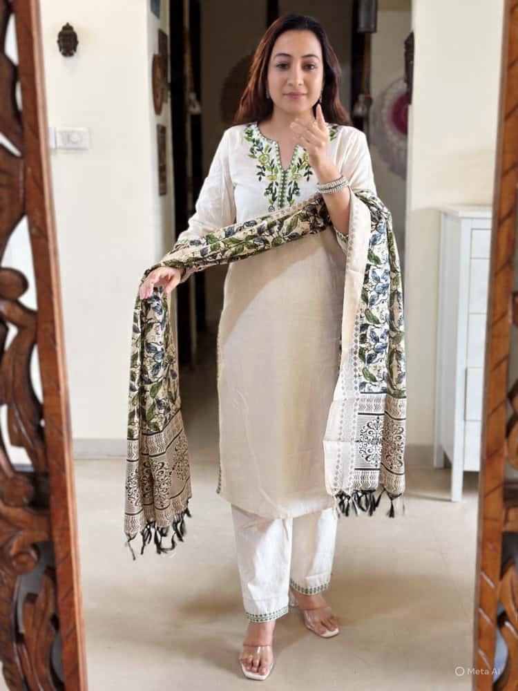 HANDLOOM EMBROIDERY SET WITH KHADI SILK DUPATTA